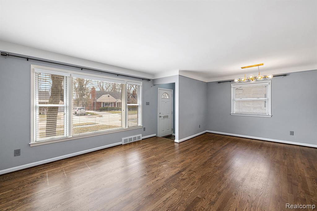 4126 BERKSHIRE Road, Royal Oak, MI 48073 — Photo 6