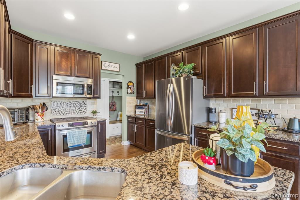 660 Willow Lake Court, Oxford, MI 48371 — Photo 26
