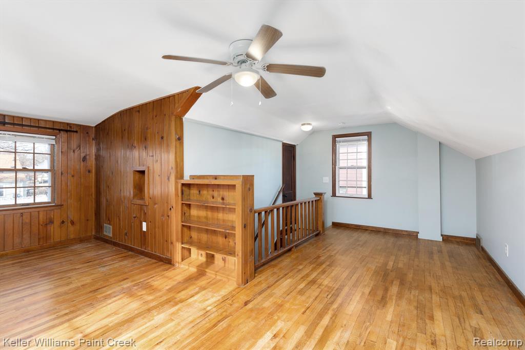 825 N ALTADENA Avenue, Royal Oak, MI 48067 — Photo 18