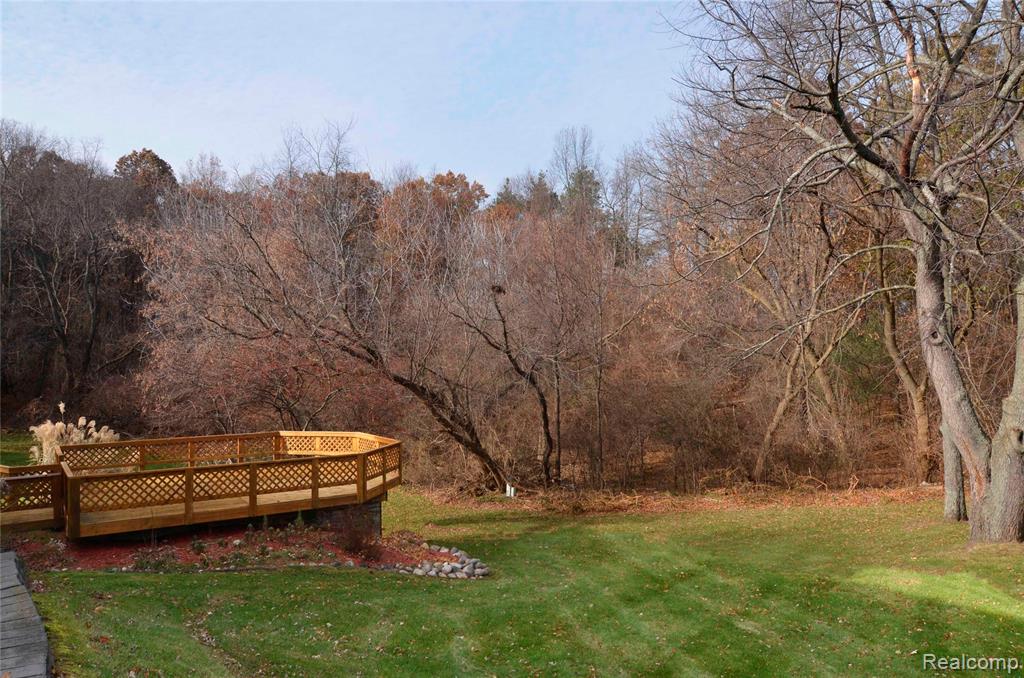 8152 Fairfield Circle, Springfield, MI — Photo 35