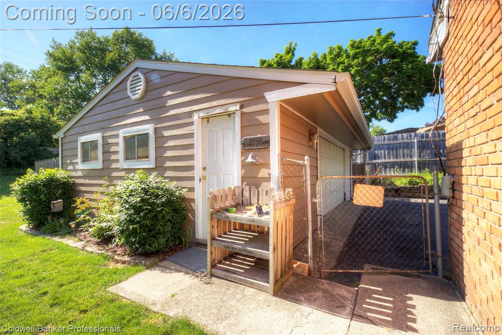 373 Tilmor Drive, Waterford, MI 48328 — Photo 49