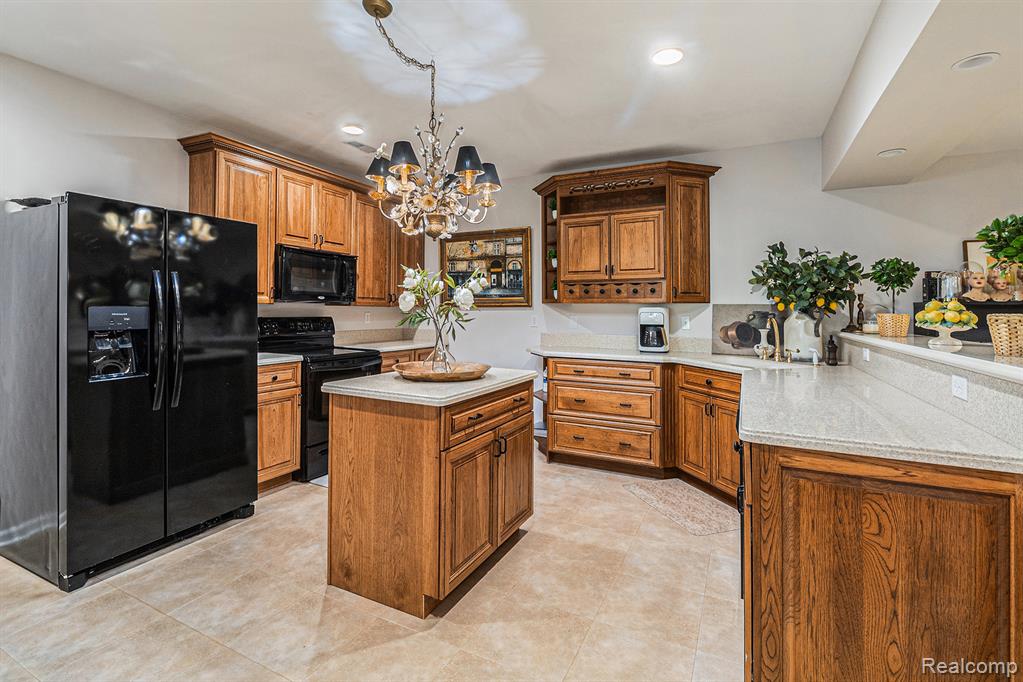 6439 Cohoctah Road, Fenton, MI 48430 — Photo 23