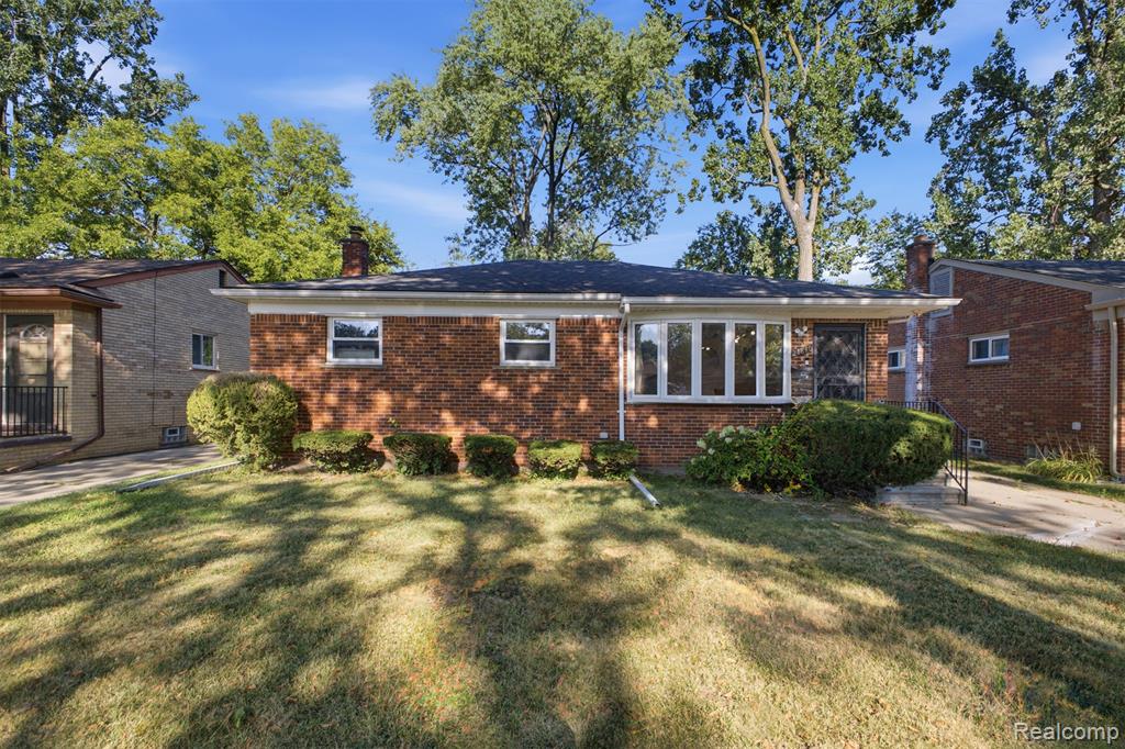 21840 Kenosha Street, Oak Park, MI 48237