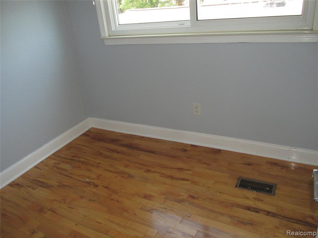 984 E Mahan Avenue, Hazel Park, MI 48030 — Photo 15