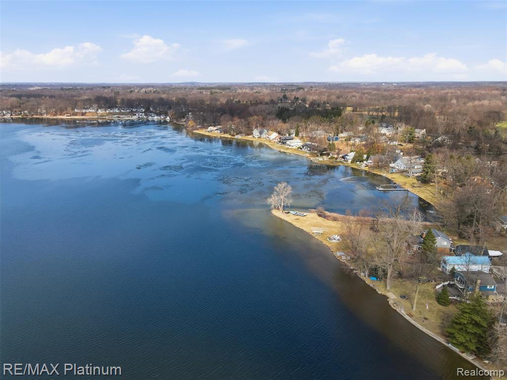 562 S Hughes Road, Howell, MI 48843 — Photo 18