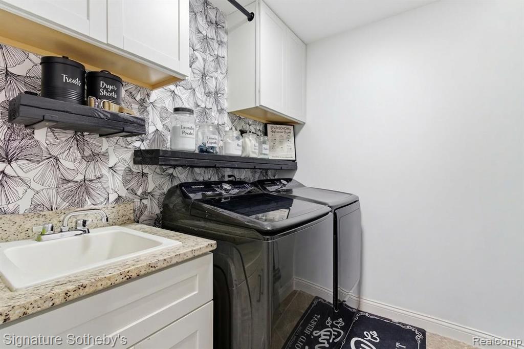 5735 Gregory Drive, Utica, MI 48317 — Photo 12