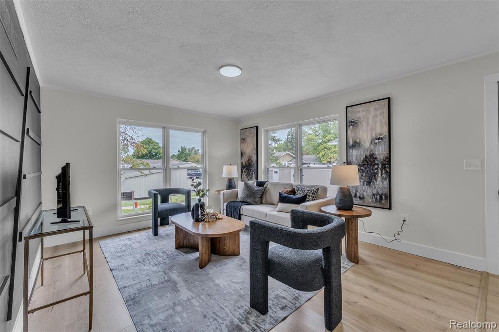 22653 Woolsey, Novi, MI — Photo 9