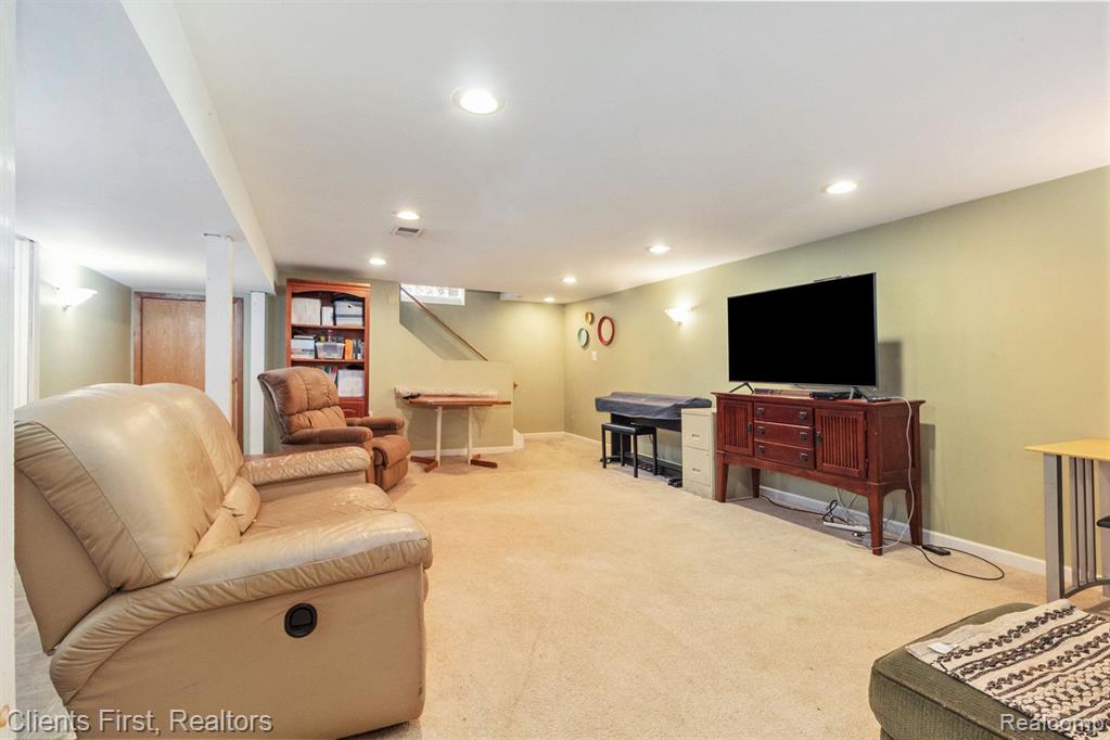 8341 FORREST Drive, Canton, MI 48187 — Photo 18