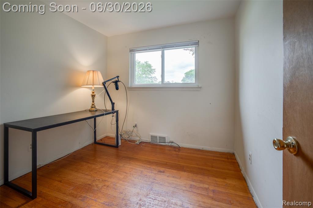 16944 Hans Court, Fraser, MI 48026 — Photo 13