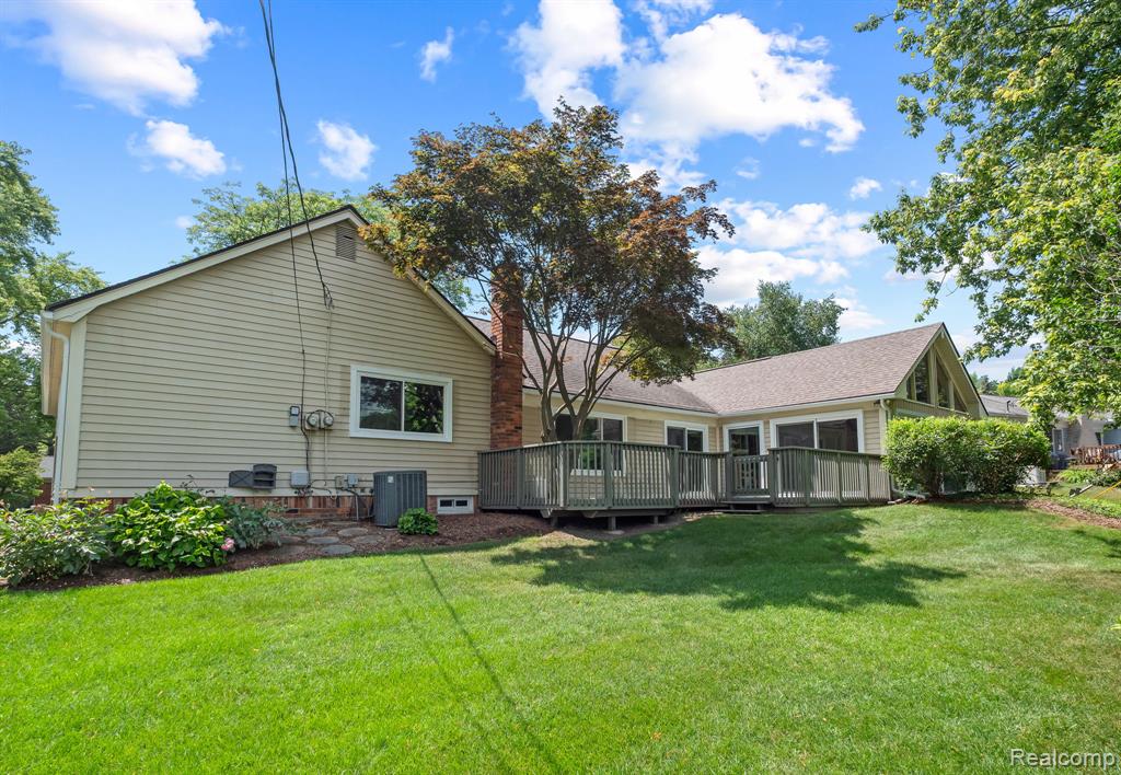663 Lake Forest Road, Troy, MI 48309 — Photo 30