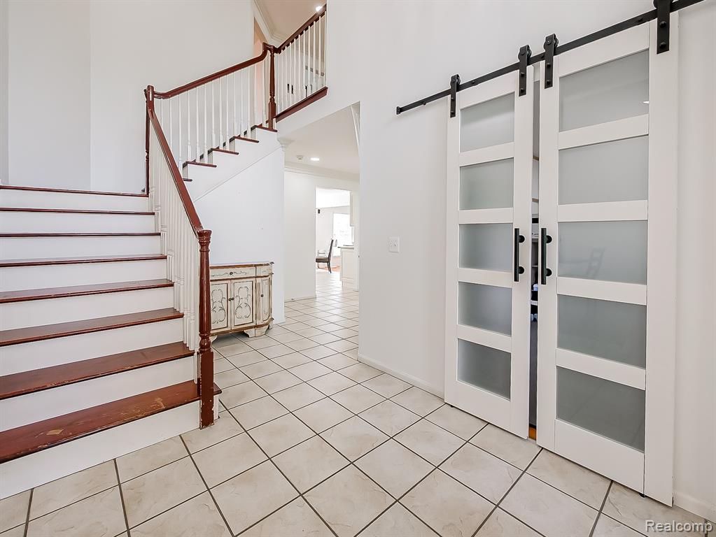 5221 Sandlewood Drive, Commerce Twp, MI 48382 — Photo 3