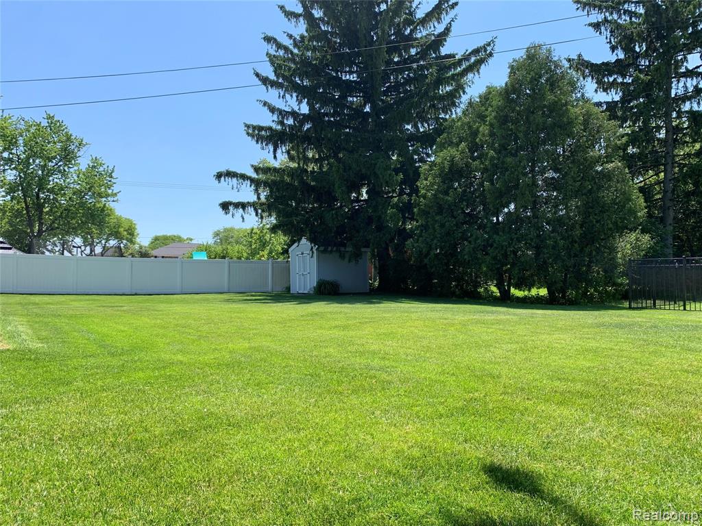 5504 Antoinette Drive, Grand Blanc, MI 48439 — Photo 7