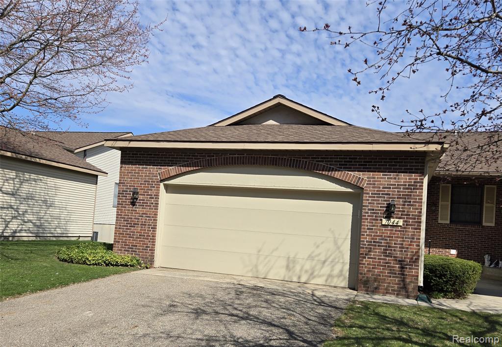7044 Springtree Lane SW, Grand Rapids, MI 49548 — Photo 2