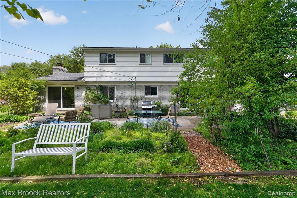 7456 Glengrove Drive, Bloomfield Hills, MI 48301 — Photo 46