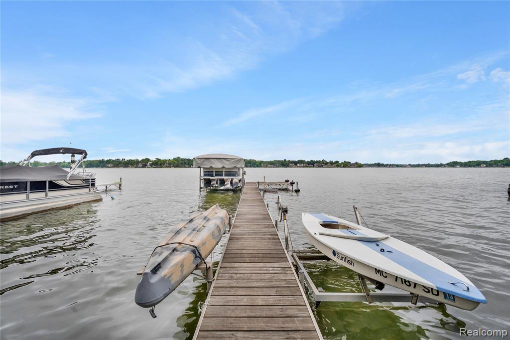 7107 Locklin Street, West Bloomfield, MI 48324 — Photo 38