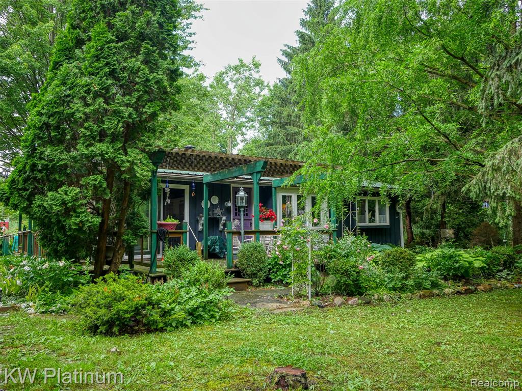 6636 Broadbridge Road, Cottrellville, MI — Photo 4