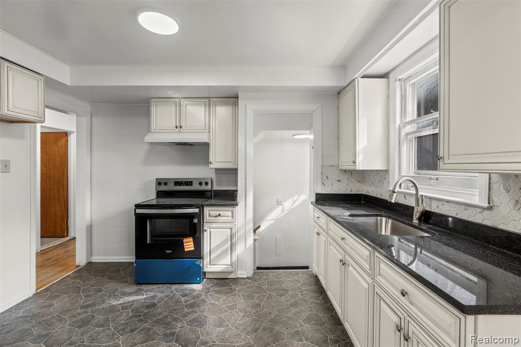8038 Riverdale Street, Dearborn Heights, MI 48127 — Photo 10