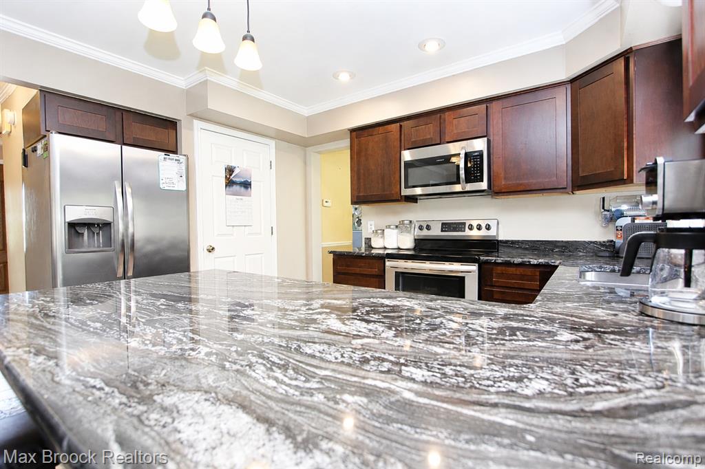 8952 Cynthia Court, Commerce Twp, MI 48382 — Photo 15
