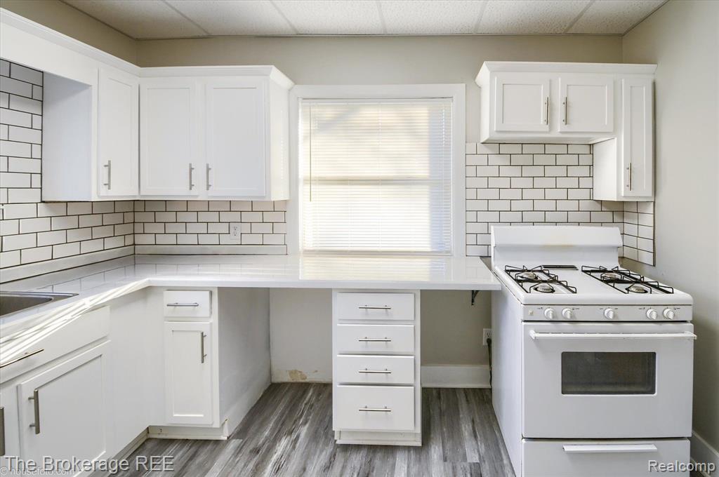 705 FRANK Street, Flint, MI 48504 — Photo 17