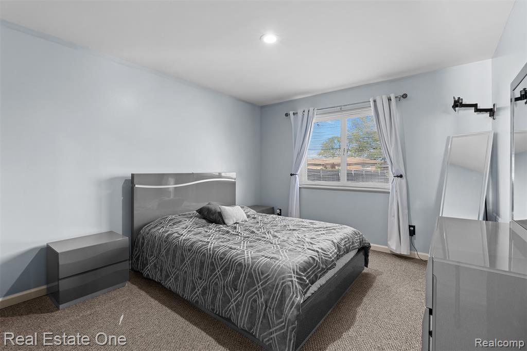 8057 Helen, Center Line, MI 48015 — Photo 9