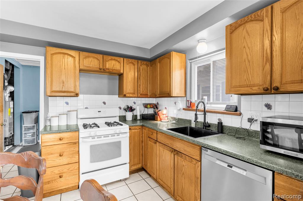 12030 Arcola Street, Livonia, MI 48150 — Photo 6