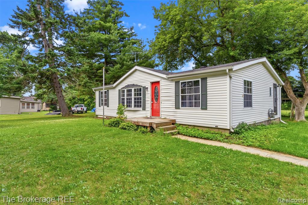 6829 West Street, North Branch, MI 48461 — Photo 3