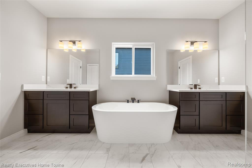 50733 MISTWOOD Drive, Macomb, MI 48042 — Photo 19