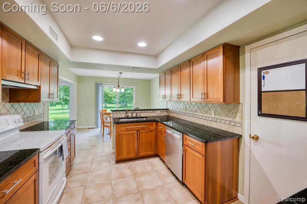 36275 Congress Road, Farmington, MI 48335 — Photo 17