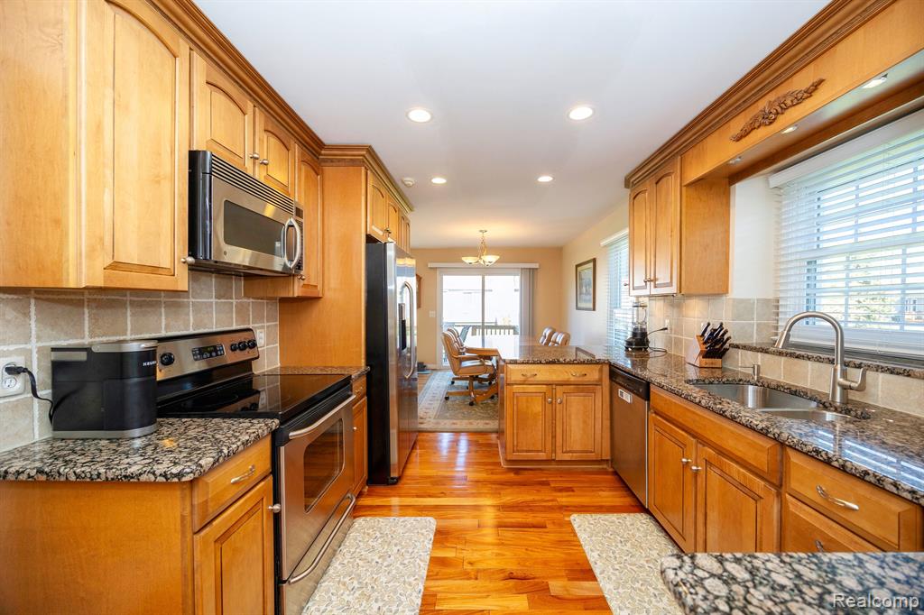 7282 GREEN MEADOW Lane, Canton, MI 48187 — Photo 28