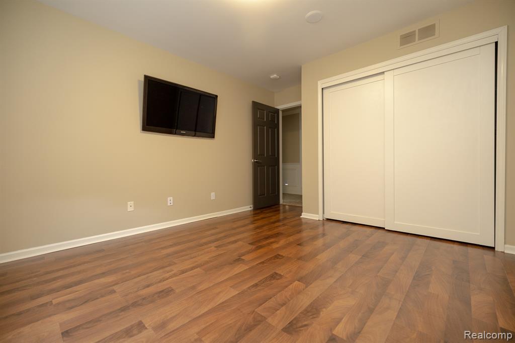 4910 Knollcrest Court, Commerce Twp, MI 48382 — Photo 43