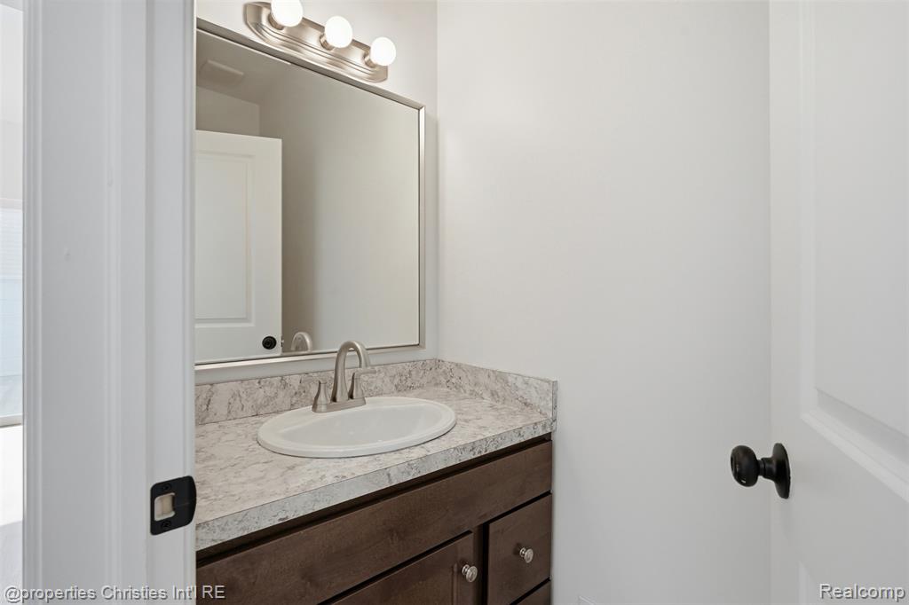 27824 Groveland Street, Madison Heights, MI 48071 — Photo 12