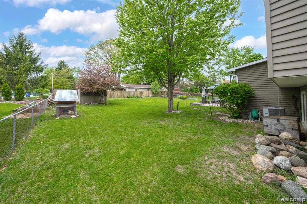 809 Holly Bush Drive, Holly, MI 48442 — Photo 22