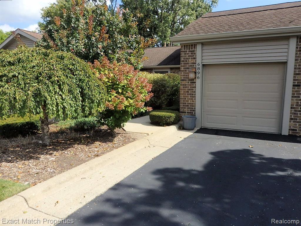 6896 NORTHCREST Way E, 15, Clarkston, MI — Photo 12
