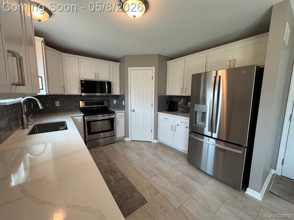 20489 Damask Circle, Clinton Twp, MI 48038 — Photo 19