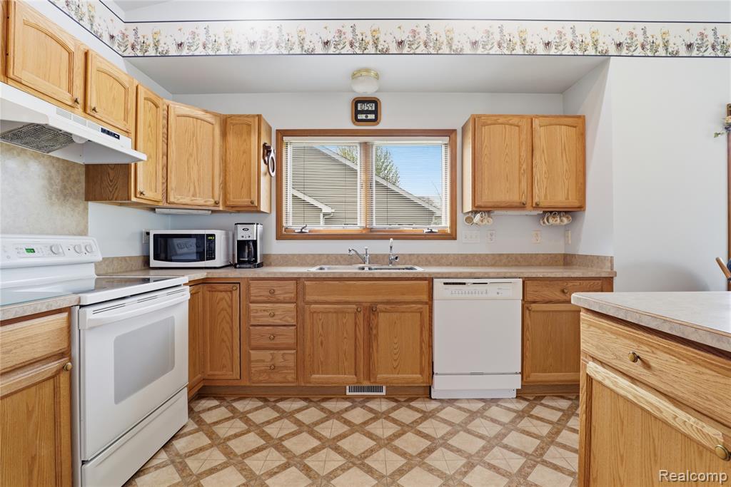 1089 Jenna Drive, 217, Davison, MI 48423 — Photo 5