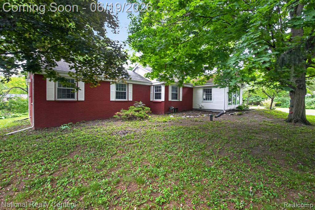 360 Woodland Drive, South Lyon, MI 48178 — Photo 6