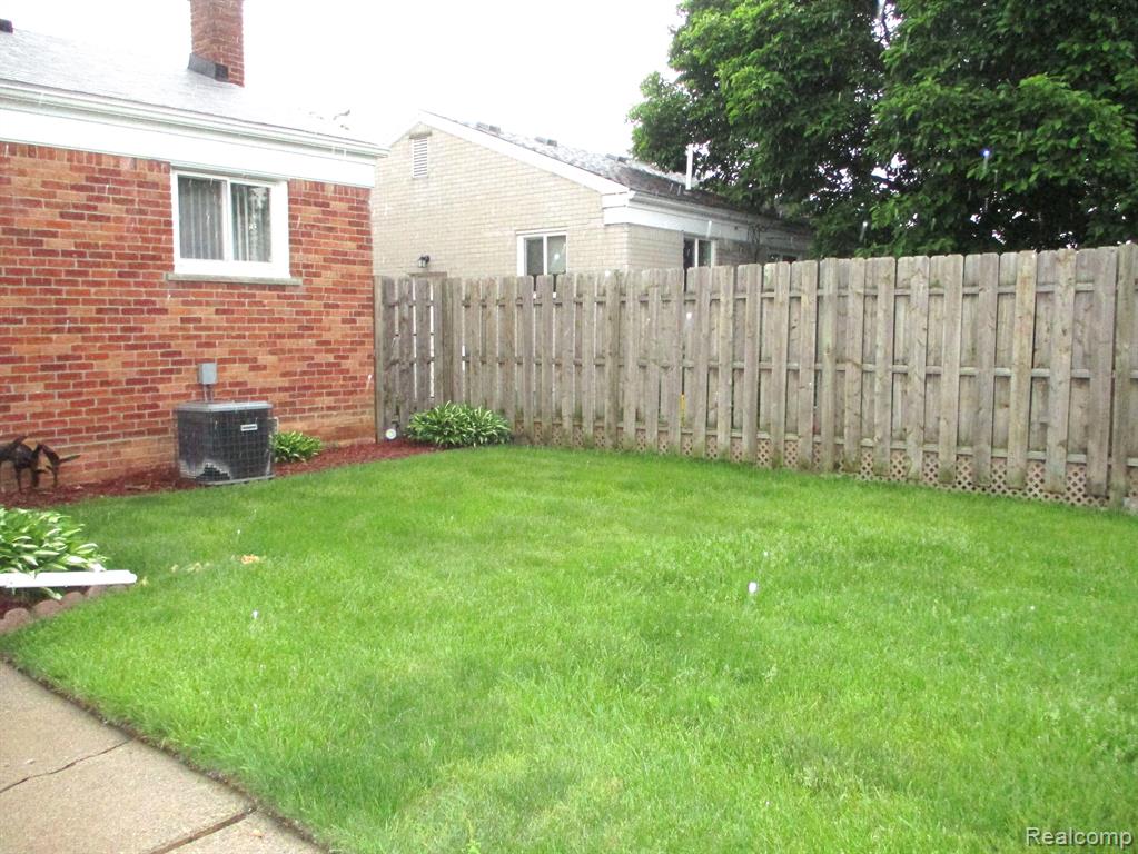 831 CARDWELL Street, Garden City, MI — Photo 24