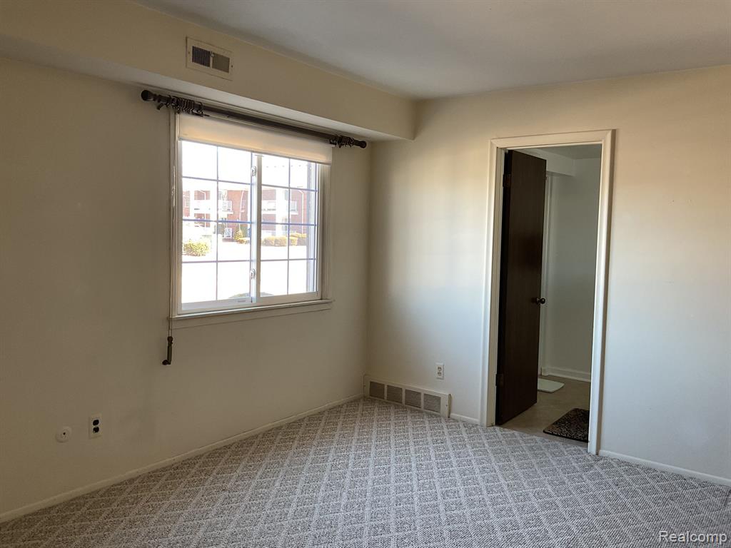 1730 HARRISON Avenue, B2, Trenton, MI 48183 — Photo 29