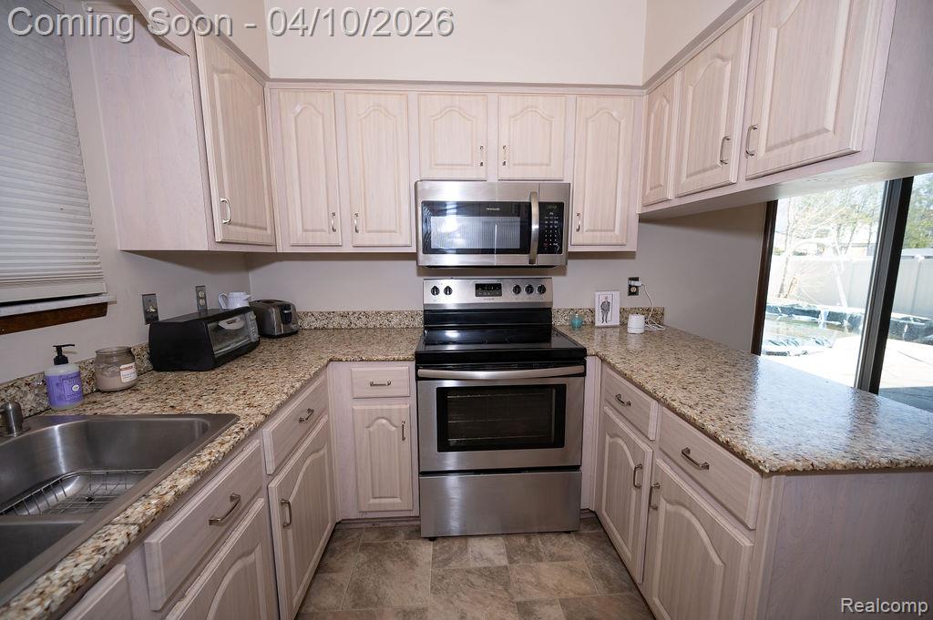 14284 Balmoral Street, Riverview, MI 48193 — Photo 14