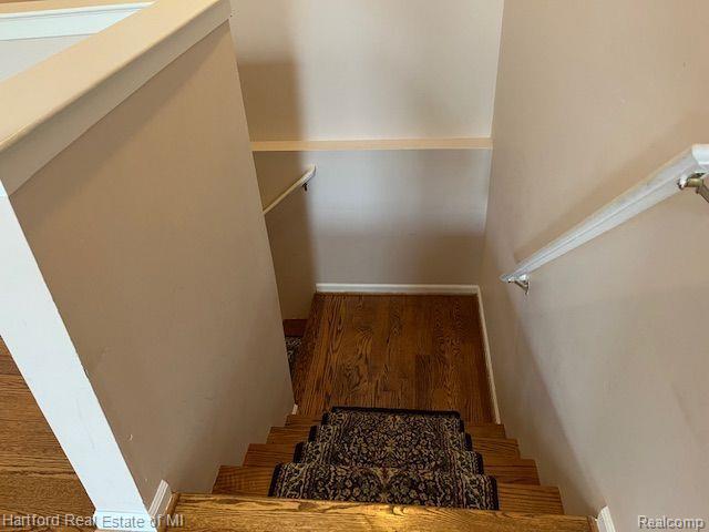 395 WOODVALE Drive, Walled Lake, MI 48390 — Photo 28