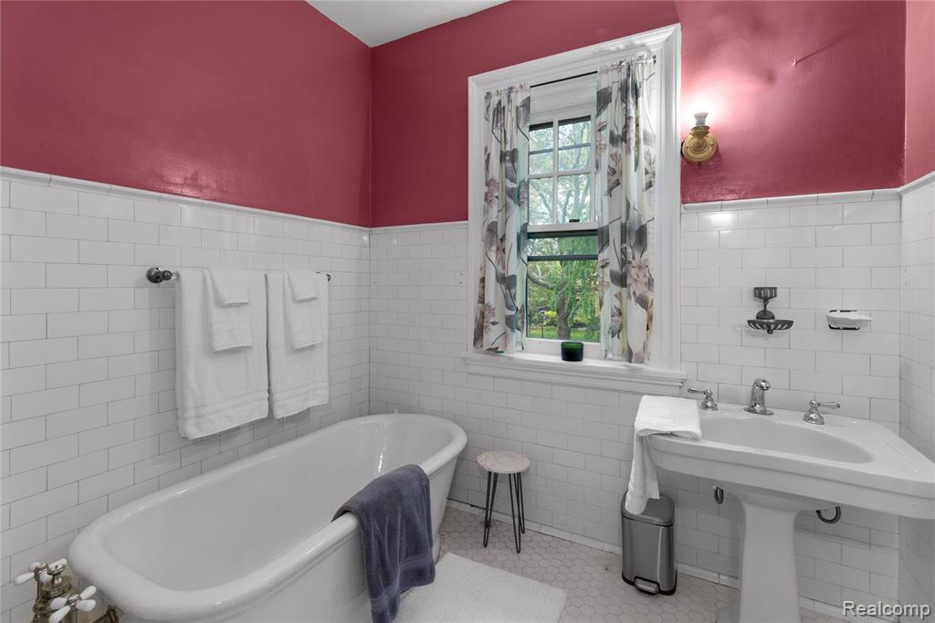 1450 Iroquois Street, Detroit, MI 48214 — Photo 35