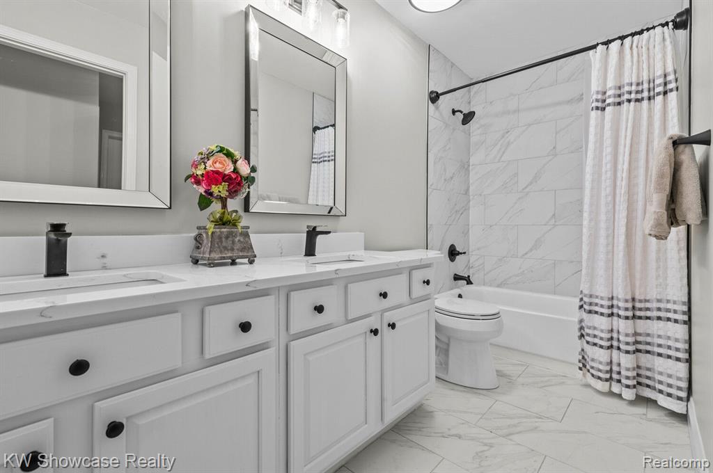 5294 BRIDGE Trail E, Commerce Twp, MI 48382 — Photo 29