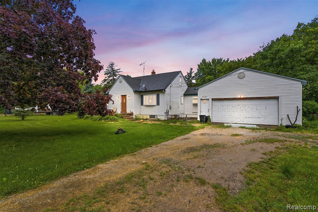5121 Lippincott Boulevard, Burton, MI 48519 — front exterior
