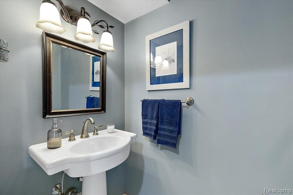 628 BENNINGTON Drive, Bloomfield Hills, MI 48304 — Photo 60