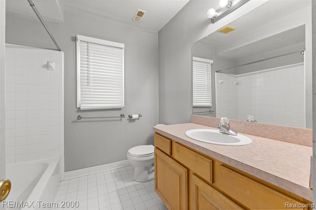 51336 Pinewood Drive, Macomb, MI 48042 — Photo 35