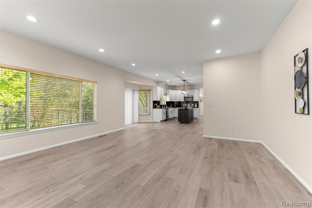 23395 Mission Lane, Farmington, MI 48335 — Photo 28