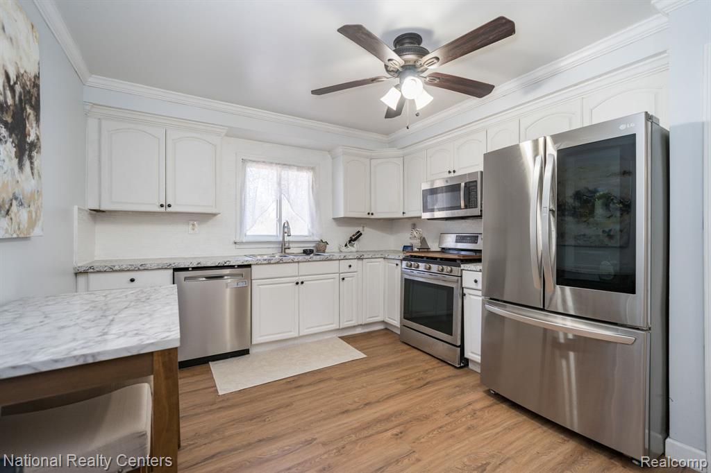 2654 Hatton Road, Auburn Hills, MI 48326 — Photo 11