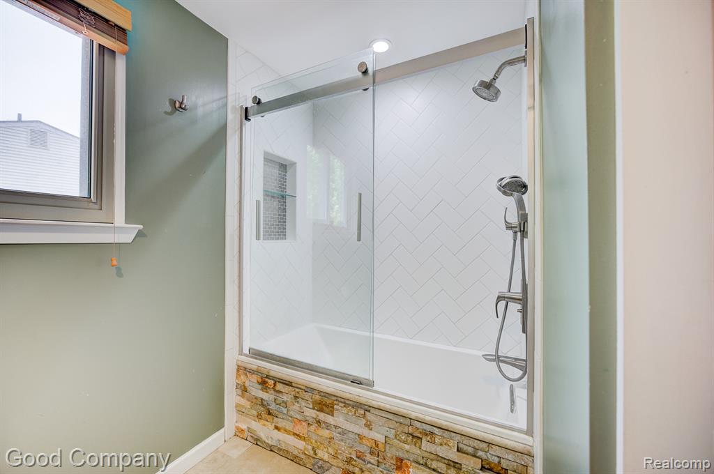 6672 Devonshire Drive, Canton, MI 48187 — Photo 33