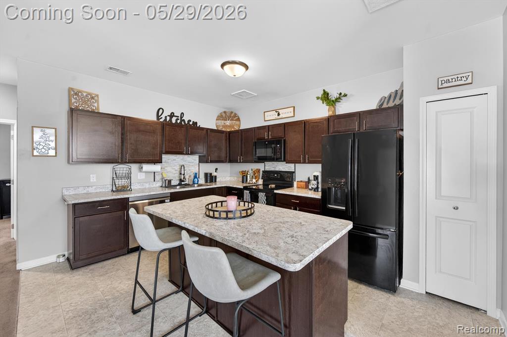 9988 Ridge Run Street, Howell, MI 48855 — Photo 8