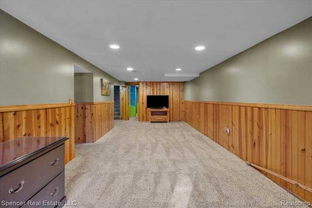 5726 Sutherland Drive, Waterford, MI 48327 — Photo 23